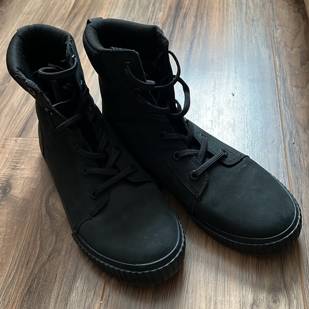 Women’s Timberland Skyla Boots, size 10, black